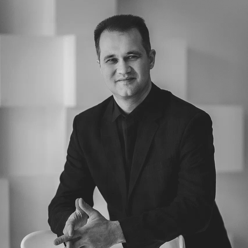 Автор статьи Максимов Сергей